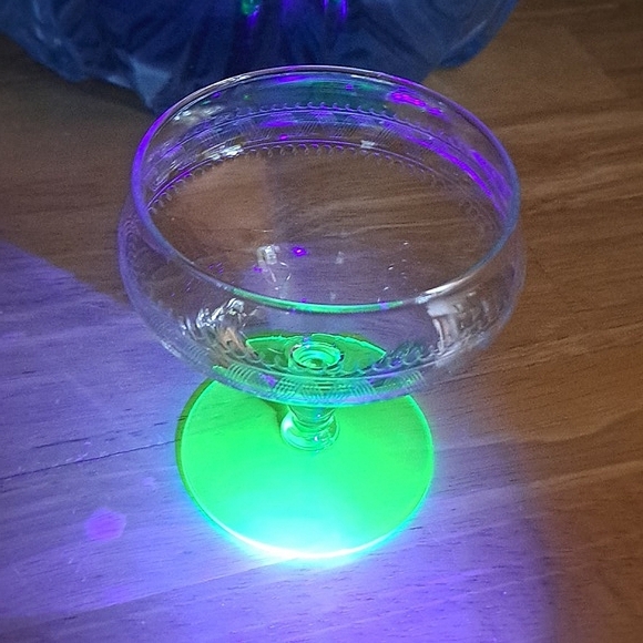 Set of 4 Vintage Tiffin Uranium Stemware Glasses - Picture 6 of 6